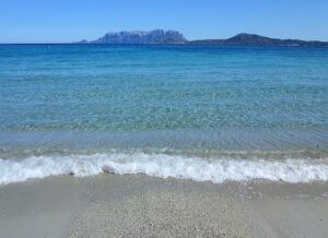 villaggi vicino spiagge di quarzo rosa della Sardegna per le ferie