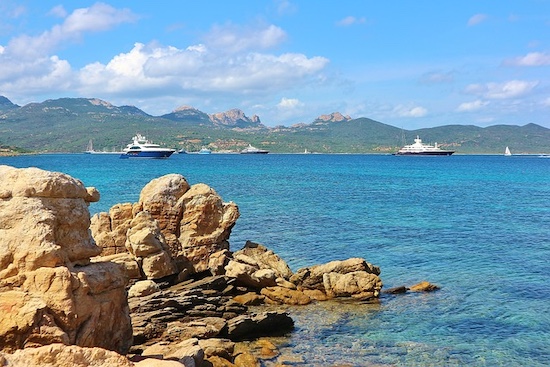 Organizza comodamente le escursioni in Sardegna grazie a questi villaggi strategici I villaggi strategici per organizzare le tue escursioni in Sardegna