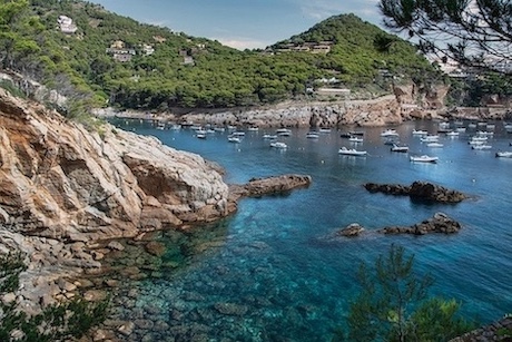 villaggi più vicini alle spiagge con bandiera blu per le vacanze in Italia villaggi più vicini alle spiagge con bandiera blu in Sardegna, Puglia e Calabria