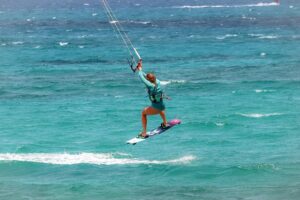 divertimento con kitesurf e surf nei villaggi della Sardegna